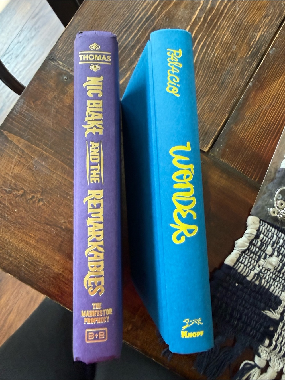 Book Bundle: 2 books(Juvenile literature)